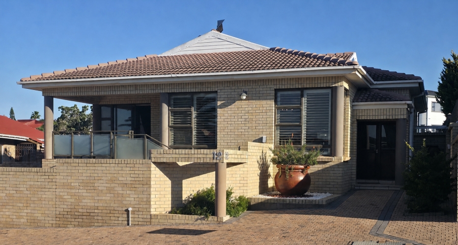 3 Bedroom Property for Sale in Wavecrest Eastern Cape